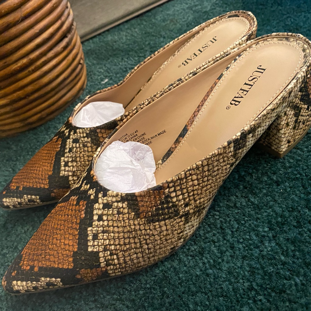 Classy Snake Pump